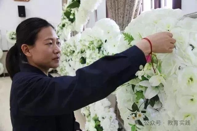 00后女性殡仪服务员：用青春的温度，温暖生命终点站